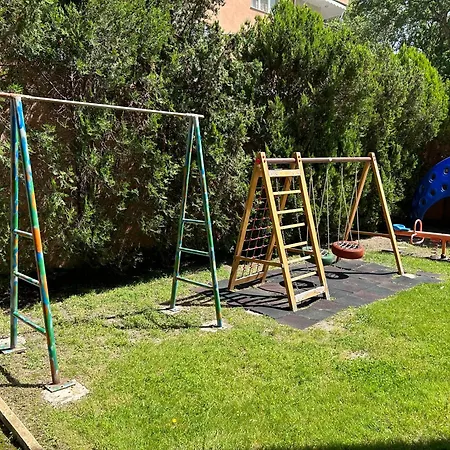 Sunrise Golden Sands アパート